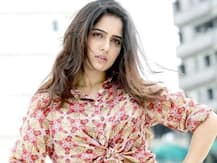 বিয়ের প্রস্তাবে রাজি না হওয়ায় অভিনেত্রী মালভি মালহোত্রকে ছুরির কোপ