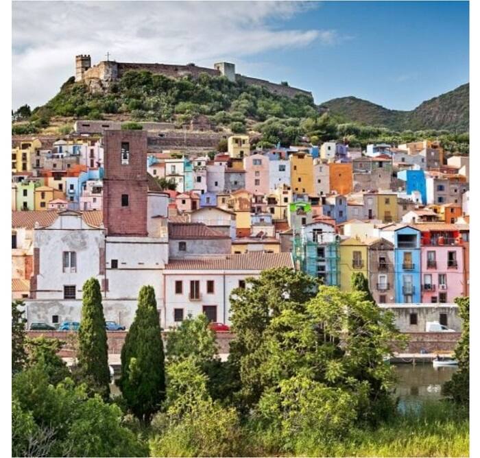 সালেমি অত্যন্ত প্রাচীন শহর। পরিত্যক্ত বাড়িগুলিও কয়েক শতাব্দী পুরনো।