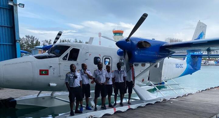 আগামী ৩১ অক্টোবর সর্দার বল্লভ ভাই পটেলের জন্মজয়ন্তীতে এই সি-প্লেন পরিষেবার উদ্বোধন হবে। প্রাথমিকভাবে তা চালু করা হবে আহমেদাবাদ থেকে কেভাড়িয়ায় সর্দার বল্লভ ভাই পটেলের মূর্তি ‘স্ট্যাচু অব ইউনিটি’ পর্যন্ত। পরবর্তী সময়ে এর সীমানা বাড়ানো হবে বলে স্পাইসজেটের পক্ষ থেকে জানানো হয়েছে। জানা গিয়েছে, খুব অল্প জলভাগ থেকেই উড়তে পারে এই প্লেন। ইতিমধ্যেই নাগপুর, গুয়াহাটি ও মুম্বইয়ে এর ট্রায়াল শেষ করেছে স্পাইসজেট। দেশের ১৮টি রুটে এই ধরনের সি-প্লেন চালানোর পরিকল্পনা রয়েছে এই বিমান পরিবহন সংস্থার। যার সূচনা হতে চলেছে আহমেদাবাদ থেকে। আগামী ৩০ অক্টোবর থেকে ওই প্লেনের টিকিট পাওয়া যাবে www.spiceshuttle.com সাইট থেকে। আপাতত ভাড়া ঠিক হয়েছে ১৫০০ টাকা।