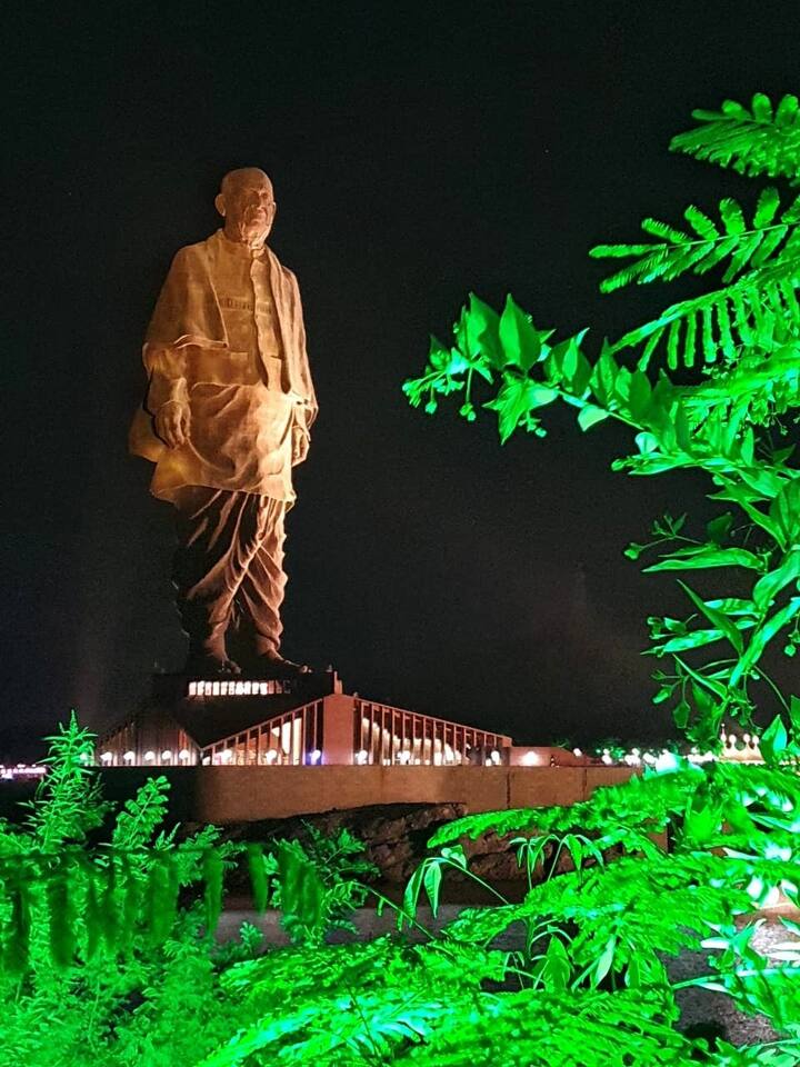 আহমেদাবাদ থেকে সি-প্লেন ছাড়বে সবরমতী রিভার ফ্রন্ট থেকে সকাল দশটা পনের মিনিটে। কেভাড়িয়ায় সর্দার বল্লভ ভাই পটেলের মূর্তির কাছে বিমান পৌঁছবে দশটা পঁয়তাল্লিশ মিনিটে। অর্থাৎ ঘড়ির কাঁটা ধরে মাত্র আধ ঘন্টা সময় লাগবে গন্তব্যস্থলে পৌঁছতে।