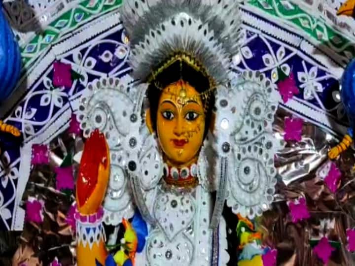 এখানে দেবীর বাহন পেঁচা নয়, গজরাজ। করোনা আবহে এবার পুজো হচ্ছে।