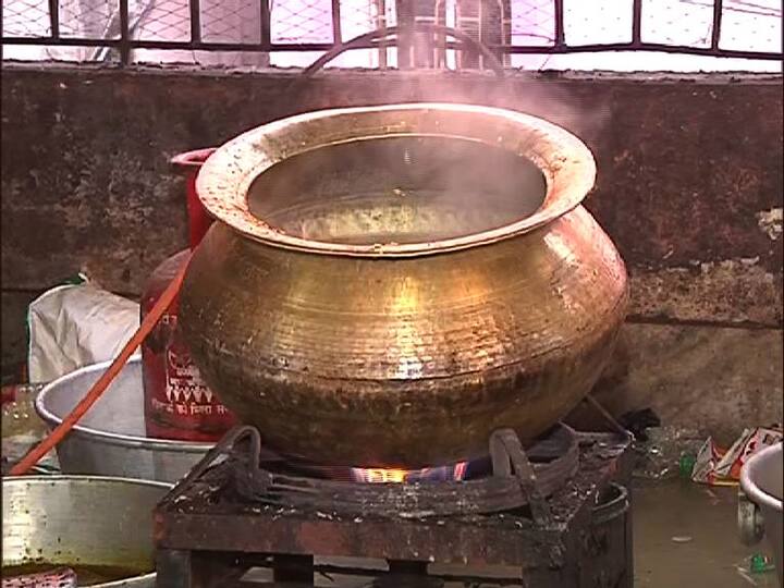 বছরের মধ্যে আজকের দিনেই তারা মাকে এক পলক ছুঁয়ে দেখার সুযোগ পান ভক্তরা!