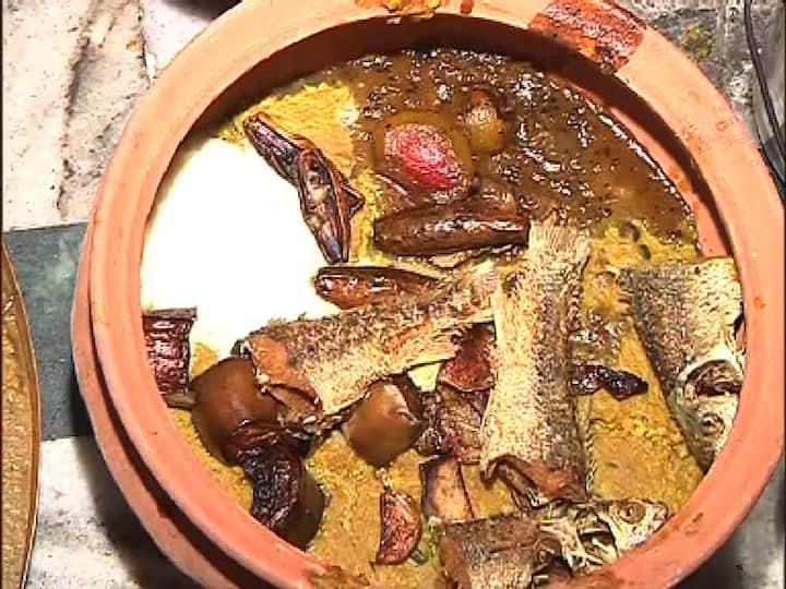 এরপর দুপুরে ফল ভোগ। এখানে দেওয়া হয় না কোনও অন্নভোগ।