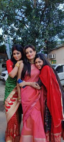 অনস্ক্রিনের খিটিমিটি ভ্যানিশ, কাছাকাছি এলেন জুন আন্টি, কাঁধে হাত রেখে সেলফি নিলেন অনিন্দ্য!