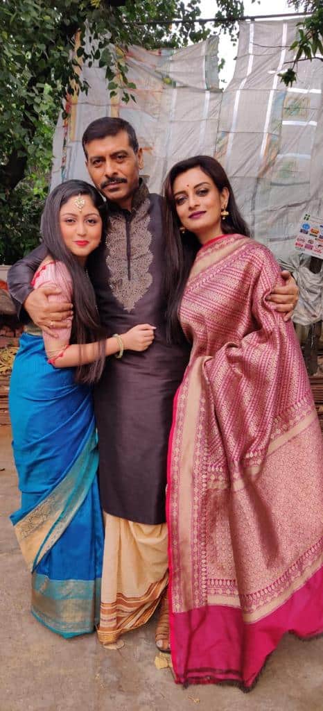 একদিকে জুন, অন্যদিকে দিথি। মাঝে ছবি আলো করে অনিন্দ্য!