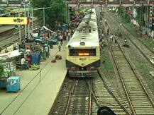 লোকাল ট্রেন চালু নিয়ে কাল রেলের সঙ্গে বৈঠক রাজ্যের