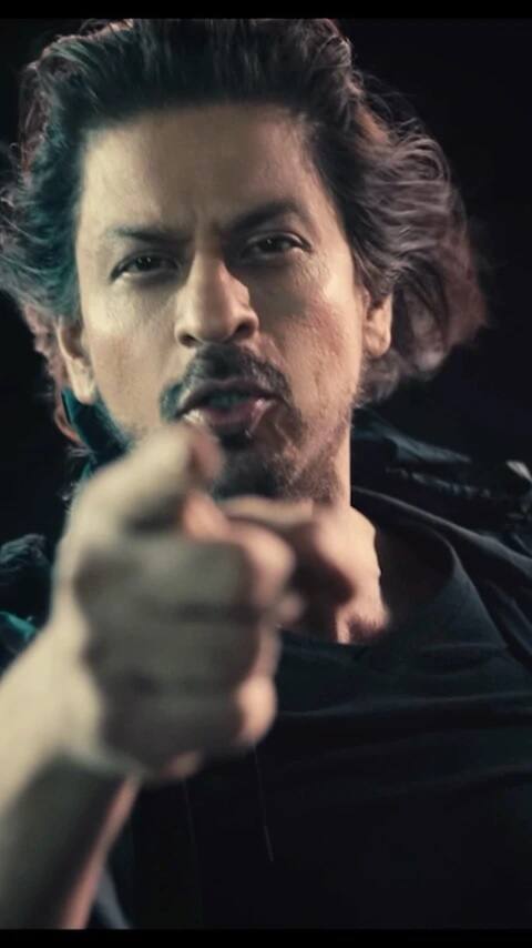 একাকীত্বকেও জীবনে চলার পথে এক অঙ্গ হিসেবেই ধরেন শাহরুথ। তাঁর মতে, এক-একটা সময় এসে পড়ে যখন মনে হয় তুমি ভীষণ একা। কিন্তু মনে রাখতে হবে সৃষ্টিশীলতাও সেই সময়েই এসে দাঁড়ায় বন্ধুর মতো।