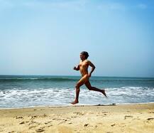 জন্মদিনে পোষাকহীন মিলিন্দ! ছুটছেন সমুদ্র সৈকতে, ছবি নিয়ে শোরগোল সোশ্যাল মিডিয়ায়