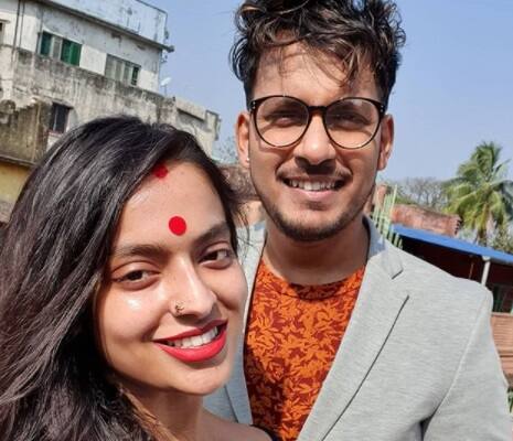 স্বামী রাজা গোস্বামীর সঙ্গে মধুবনী পরিচয় একটি সিরিয়ালে অভিনয় করতে গিয়েই। তারপর প্রেম ও পরিণয়।