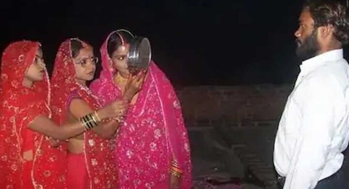 3 sisters, married to the same man observe Karva Chauth for the husband in Uttar Pradesh ৩ বোনই বিয়ে করেছেন ১ জনকে, মিলেমিশে পালন করলেন করওয়া চওথ  