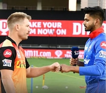 DC vs SRH, Toss Update: āĻā§āϞāĻā§āύ āĻļā§āϰā§āĻŦā§āϏ, āĻāϏ⧠āĻāĻŋāϤ⧠āĻĒā§āϰāĻĨāĻŽā§ āĻŦā§āϝāĻžāĻāĻŋāĻ āĻĻāĻŋāϞā§āϞāĻŋāϰ