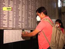 ট্রেন চালু হওয়ার প্রথমদিনে কতটা ভীড় স্টেশনে? আদৌ কী মানা হল নিয়মবিধি? বিভিন্ন স্টেশন থেকে ছবি তুলে ধরলেন আমাদের প্রতিনিধি