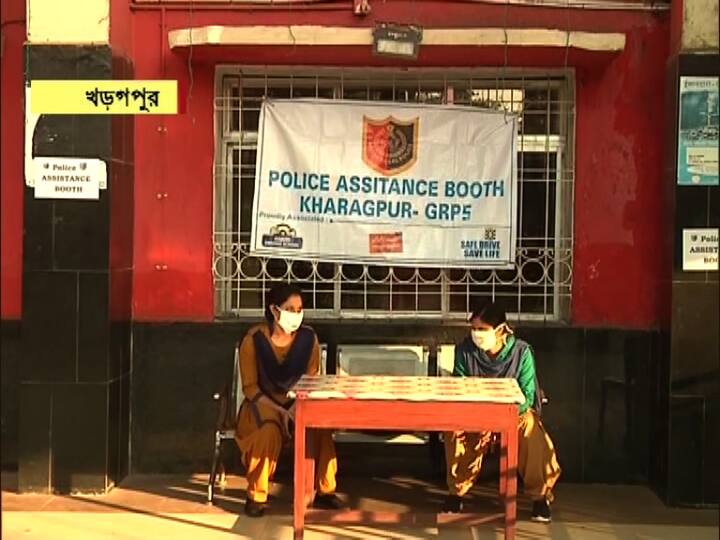 খড়গপুর স্টেশনে মানা হচ্ছে কোভিডবিধি। স্টেশন চত্বরে প্রবেশের আগে মাপা হচ্ছে টেম্পারেচার।