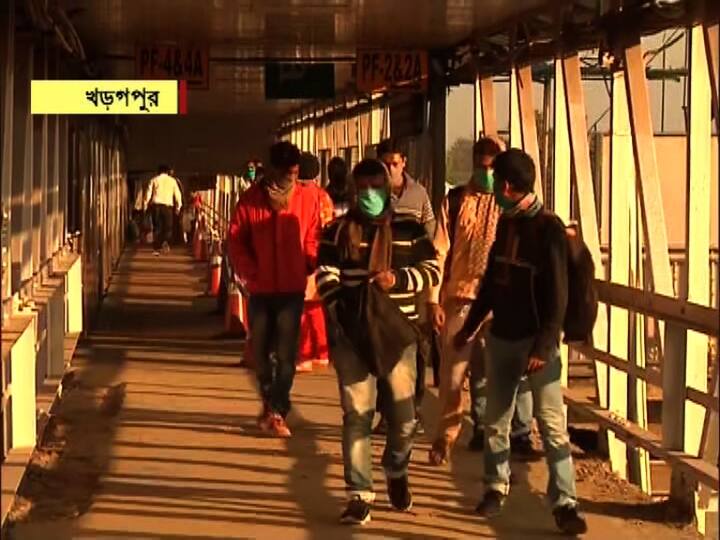 খড়গপুর স্টেশনে মহিলাদের 'চেঞ্জিং রুম'কে বানানো হয়েছে কোভিড ওয়ার্ড। কারও কোনও উপসর্গ থাকলে তাকে সেখানে রাখার ব্যবস্থা করা হচ্ছে।