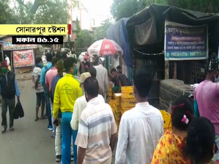 ঢোকা-বেরোনার জন্য একটি মাত্র গেট খোলা রাখা হয়েছে।