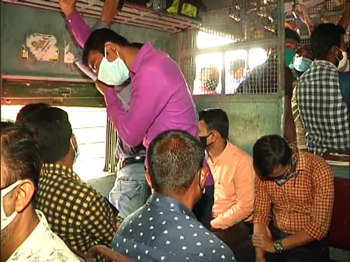 মাস্ক না পরেও অনেককে ঢুকতে দেখা গেল স্টেশনে
