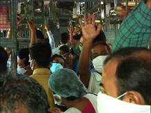 লোকালের চাকা গড়াতেই ফিরল চেনা ভিড়! দিনভর কেমন থাকল ট্রেনের ভিতরের ছবিটা? দেখুন