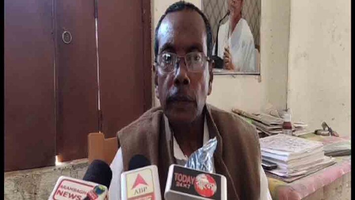 আরামবাগের তৃণমূল বিধায়ক কৃষ্ণচন্দ্র সাঁতরাকে বলতে শোনা গিয়েছে, 
