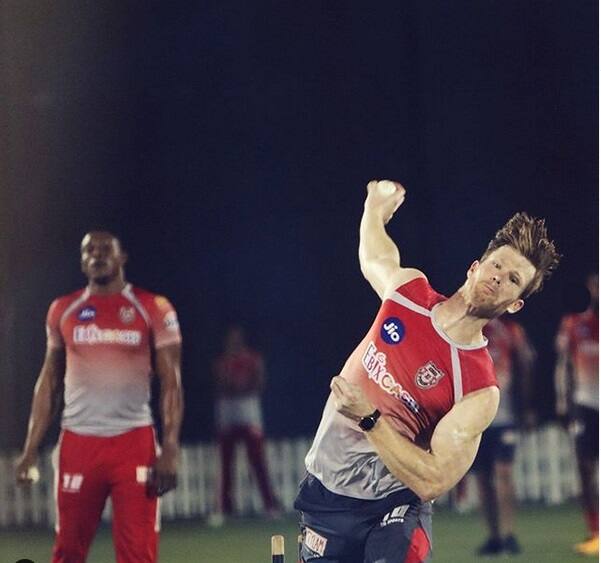  জিমি নিশাম: কিউয়ি পেসারকে বেস প্রাইস ৫০ লক্ষ টাকাতেই কিনেছিল কিংস ইলেভেন পঞ্জাব। তবে পারফরম্যান্সে হতাশ করেছেন নিশাম। ৫টি ম্যাচ খেলে নিয়েছেন মাত্র ২ উইকেট। ব্যাট হাতে অবদান? মোটে ১৯ রান!