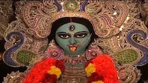 দেবী কালীর গলায় পঞ্চাশটি মুণ্ডের মালা কীসের প্রতীক? কেনই বা হাতের পাতার কোমরবন্ধ?