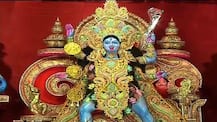 দেবী কালীর গলায় পঞ্চাশটি মুণ্ডের মালা কীসের প্রতীক? কেনই বা হাতের পাতার কোমরবন্ধ?