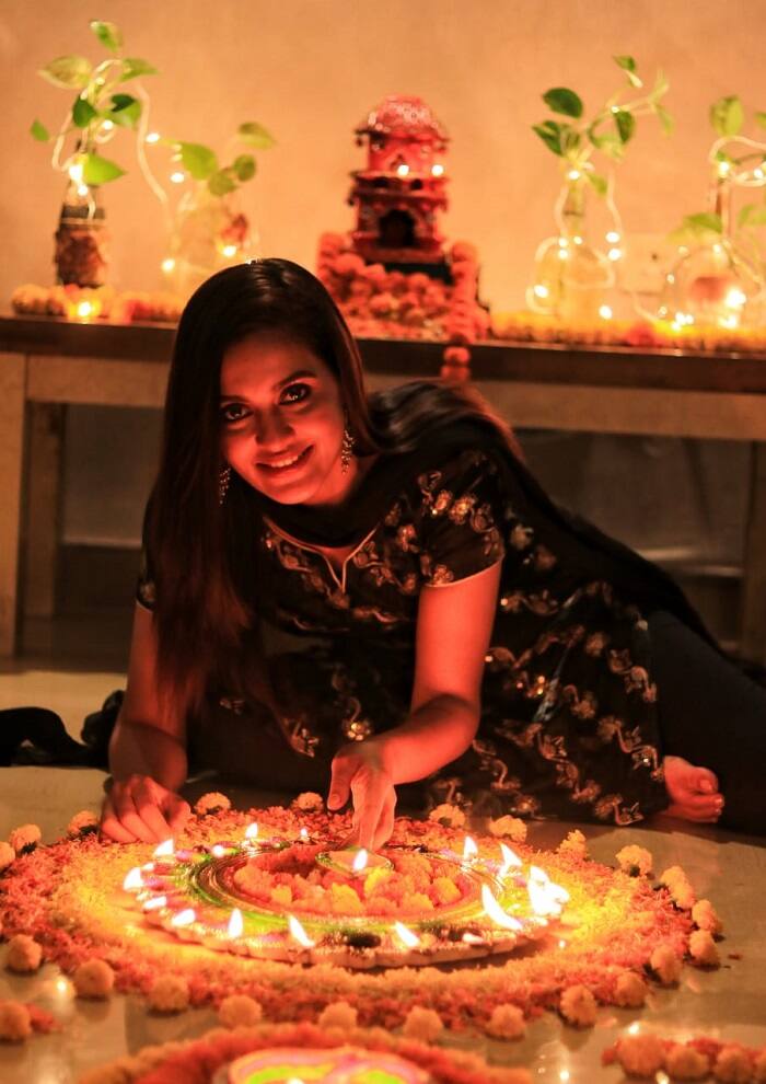 অন্ধকারের উৎস হতে উৎসারিত আলো, সেই তো তোমার আলো। সকল দ্বন্দ্ব-বিরোধ-মাঝে জাগ্রত যে ভালো, সেই তো তোমার ভালো।