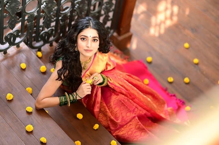 মোমবাতি বা চাইনিজ লাইট নয়, মাটির প্রদীপ জ্বালানো হয় ঈশার বাড়িতে।