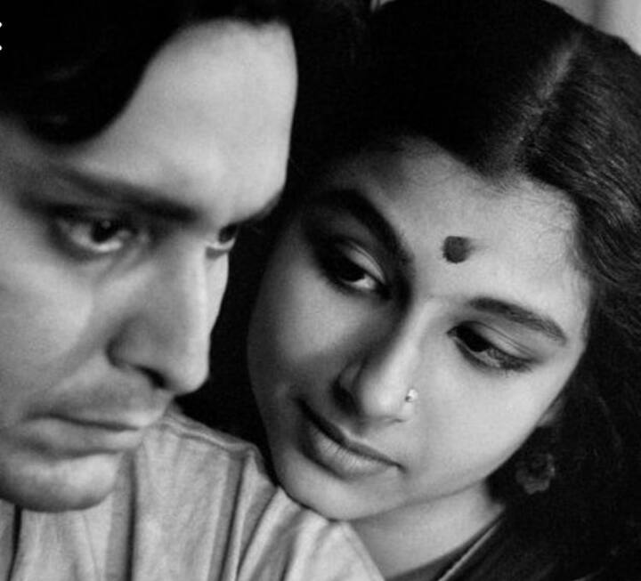রুপোলি পর্দার পাশাপাশি দাপিয়ে বেড়িয়েছেন মঞ্চেও।