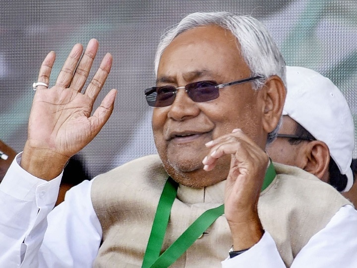 Bihar: Nitish Kumar to Take Oath Tommorow as Record Fourth Straight Term CM, to get two Deputy Chief Ministers, both from BJP সোমবারই বিহারের মুখ্যমন্ত্রী পদে শপথ নীতীশের, জোড়া উপমুখ্যমন্ত্রী পাচ্ছে বিজেপি