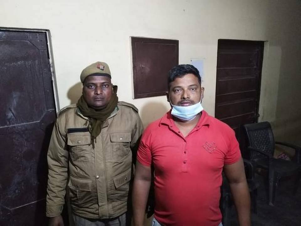 U.P. Police arrest Bulandshahr man for tweet against Narendra Modi সোশ্যাল মিডিয়ায় মোদিকে নিয়ে আপত্তিকর মন্তব্য, উত্তরপ্রদেশে গ্রেফতার যুবক