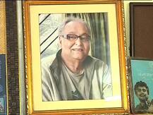 'তবু এই খাতাটার সাঁকো যদি..' এবিপি আনন্দর হাতে সৌমিত্র চট্টোপাধ্যায়ের শেষ লেখার খাতা, স্টাডিরুমের এক্সক্লুসিভ ছবি