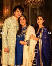 ভাই ইব্রাহিমকেই বেশি ভালোবাসেন মা অমৃতা! অভিমানে কাঁদছেন সারা?