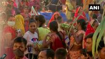 বিহার থেকে বাংলা, মুম্বই, করোনা আবহেই ছটপুজোয় ধরা পড়ল উপচে পড়া ভিড়ের ছবি