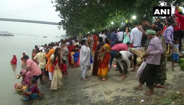 আজ তক্তাঘাটে এসেছ ছটের শুভেচ্ছা জানান, মুখ্যমন্ত্রী মমতা বন্দ্যোপাধ্যায়।
