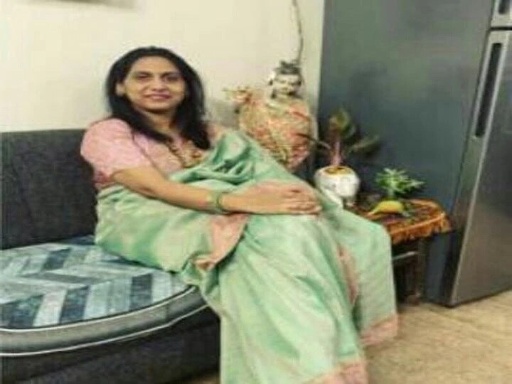 UP Doctor, 38, Murdered At Home While Her Children Were In Another Room ছেলেমেয়ে পাশের ঘরে, সেট টপ বক্স রিচার্জ করার ছুতোয় ঢুকে গলা কেটে চিকিৎসককে হত্যা