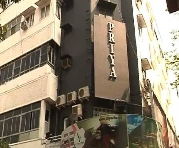 Low turnout forces many Kolkata single-screen theatres to down shutters, including Priya, Menoka প্রিয়া, মেনকা, প্রাচী, একযোগে ঝাঁপ ফেলল কলকাতার একাধিক সিঙ্গল স্ক্রিন সিনেমা হল   | Many Kolkata Single-screens Shuts down indefinitely