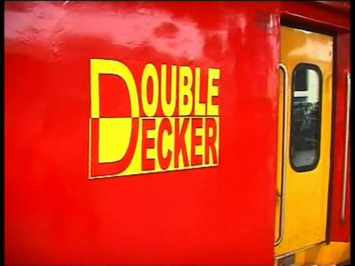 মাঝে বছরখানেকের বিরতি! ডাবল ডেকার ট্রেন ফের ফিরছে ট্র্যাকে! নবরূপে চাকা গড়ানোর অপেক্ষায়!