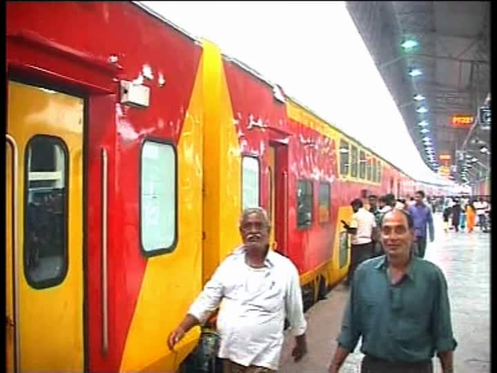 ২০১০-এর শেষের দিকে হাওড়া থেকে ধানবাদ ঘণ্টায় ১১০ কিলোমিটার গতিবেগে ট্রায়াল রান হয় এসি ডাবল ডেকার ট্রেনের৷