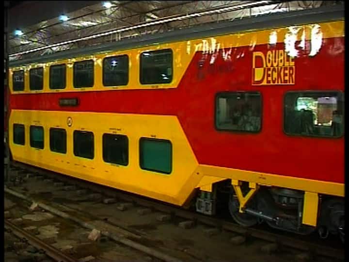 পরে ফের ট্রেনটি চালানোর সিদ্ধান্ত নেয় পূর্ব রেল।