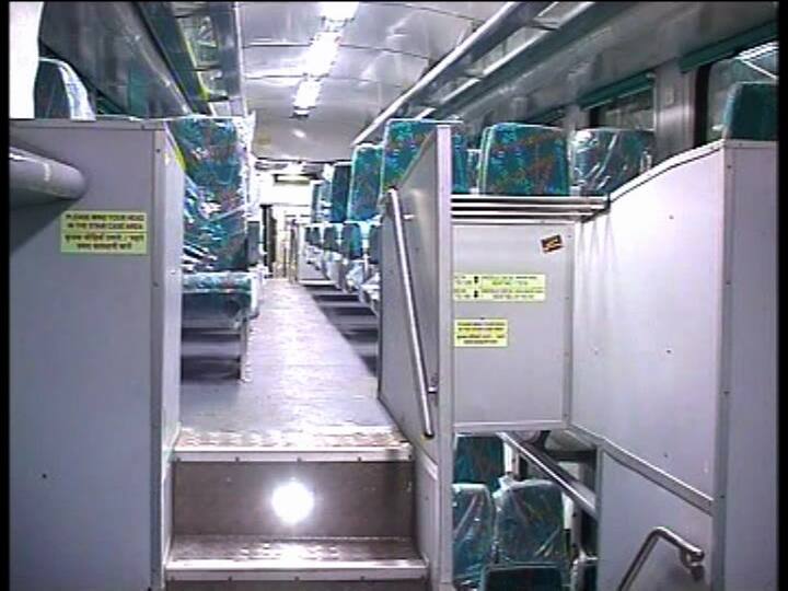 কামরায় থাকবে এলইডি ডেস্টিনেশন বোর্ড। ফলে পরের স্টেশন সম্পর্কে যাবতীয় তথ্য পাবেন যাত্রীরা।