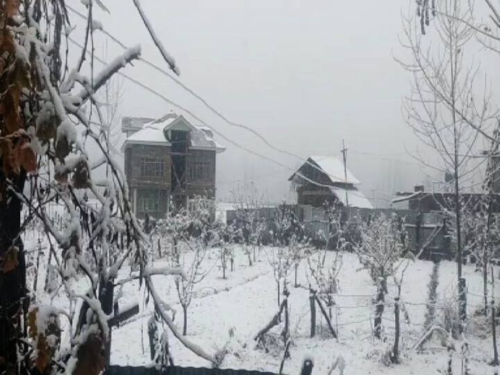 উপত্যকার পার্বত্য অঞ্চলেও প্রবল তুষারপাত হয়েছে।