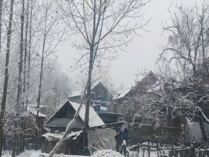 গুলমার্গ, সোনমার্গে গতকাল রাতে ৪-ইঞ্চি বরফ পড়েছে। পহলগাম ঢাকা পড়েছে ১০ ইঞ্চি বরফের চাদরে