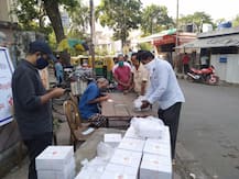 সহ-নাগরিকদের পাশে দাঁড়ানোর উদ্যোগ, সল্টলেকে নিজেদের খরচে ক্যান্টিন চালাচ্ছেন স্থানীয় বাসিন্দারা