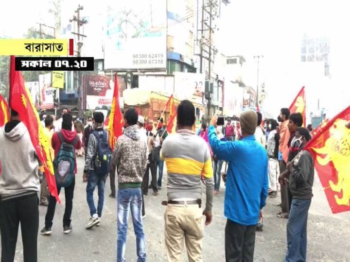 বারাসাত বাস স্ট্যান্ডে যাত্রীদের নামিয়ে সরকারি বাসে তালা লাগিয়ে দেন  ধর্মঘটীরা। বাস মালিকদের সঙ্গে ধস্তাধস্তি হয়।  বারাসাতে ধর্মঘটীদের গাঁধীগিরি। বাসে উঠে ফুল ও মাস্ক বিলি করলেন এসএফআই সমর্থকরা।  আগরপাড়া স্টেশনে অবরোধ করায় ধর্মঘটীদের সঙ্গে বচসায় জড়ান যাত্রীরা। 