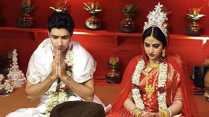 'আমার পরাণ যাহা চায় তুমি তাই...', ৩ বছর বিয়ের পরও একে অপরকে চোখে হারান গৌরব চক্রবর্তী ও ঋধিমা ঘোষ। ২৮ নভেম্বর বিয়ের তারিখে গৌরব তাঁর স্ত্রীর উদ্দেশে লিখলেন এই ভালবাসার বার্তা।
