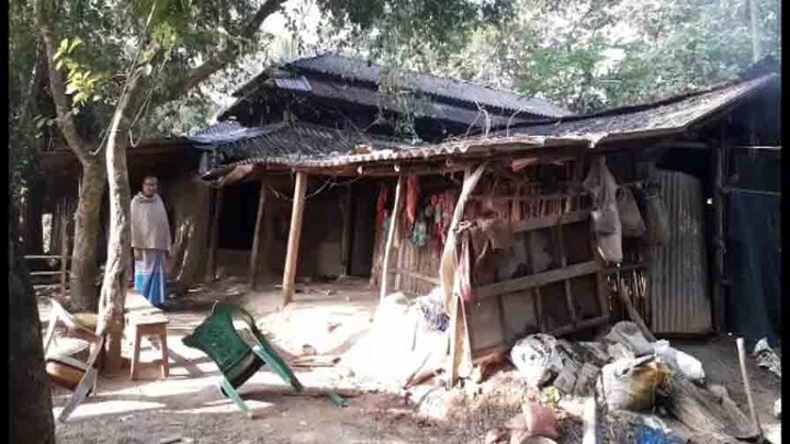 Suvendu Adhikari Followers Attacked At Sabang Allegation Against TMC, Party Denies নন্দীগ্রামে  শুভেন্দুর অনুষ্ঠানে যোগ দিয়েছিলেন, সবংয়ে অনুগামীর বাড়িতে ভাঙচুর, বোমাবাজি!