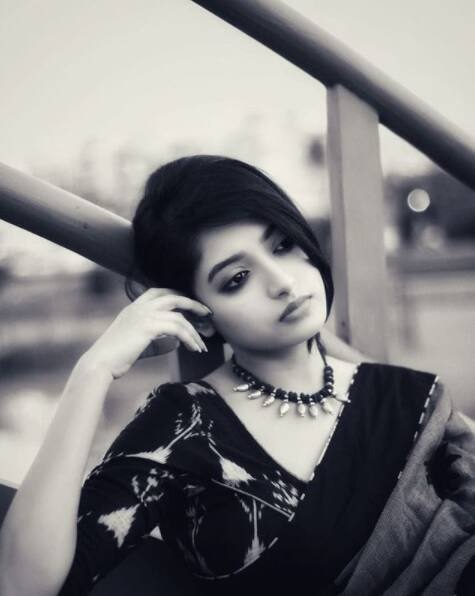 ভারতীয় ফুটবলের জনক নগেন্দ্রপ্রসাদ সর্বাধিকারীর জীবন কাহিনী অবলম্বনে আবর্তিত হয়েছে গোলন্দাজের গল্প। 