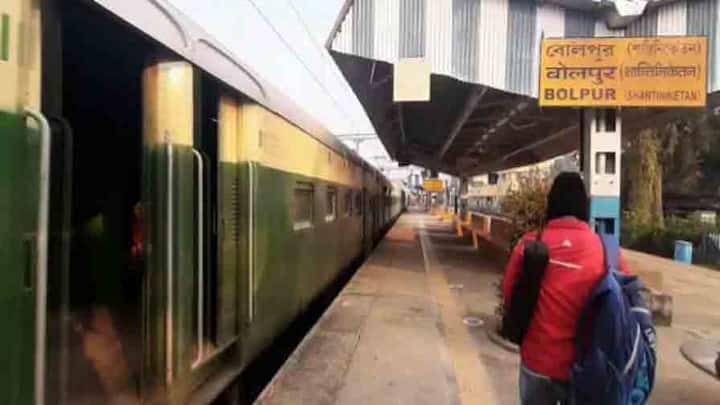 হাওড়া-কাটোয়া ডিভিশনে ট্রেন চলাচলের প্রস্তুতি তুঙ্গে। সামাজিক দূরত্ব মানতে কাটা হয়েছে গোল দাগ। স্টেশনে ঢোকা ও বোরোনের জন্য থাকছে আলাদা গেট।  স্টেশনে থাকছে থার্মাল চেকিং-এর ব্যাবস্থা।