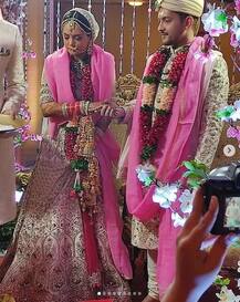 সাত পাকে বাঁধা পড়লেন আদিত্য নারায়ণ ও শ্বেতা অগ্রবাল, সোশ্যাল মিডিয়ায় সামনে এল বিয়ের অনুষ্ঠানের ছবি