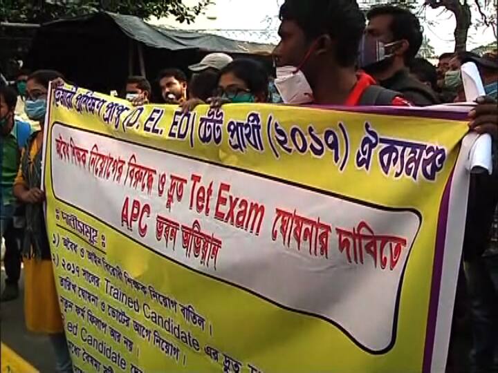 কিন্তু অভিযোগ, রাজ্য সরকার বিভিন্ন বাহানায় নিয়োগ প্রক্রিয়া বিলম্বিত করছে।  মামলা বিচারাধীন বলে নিয়োগ প্রক্রিয়া পিছিয়ে দেওয়া হচ্ছে। 